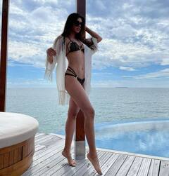 પૂર્વ મિસ ઇન્ડિયા રુહી સિંહનો હોટ બિકિની અંદાજ, જુઓ વાયરલ તસવીરો