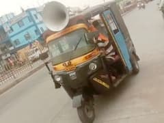 ऑटो पर लाउडस्पीकर पर लगाकर कर रहे थे प्रचार- ले लो महाराष्ट्र से सस्ती शराब, जानें फिर क्या हुआ