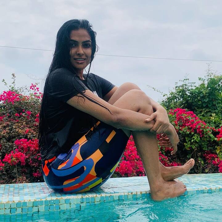 వచ్చిన అవకాశాలు వినియోగించుకుంటూనే దివి గ్లామర్ పరంగా దూసుకుపోతోంది.
