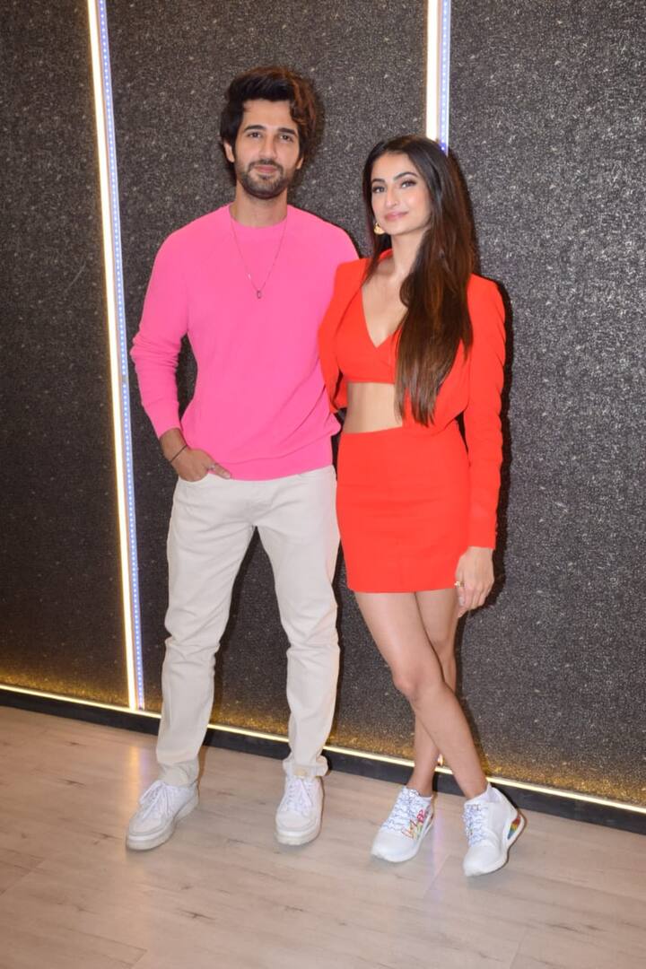 इससे पहले पलत तिवारी का बिजली बिजली एक सुपरहिट गाना था, और अब वह मांगता है क्या के साथ वापस आ गई हैं.