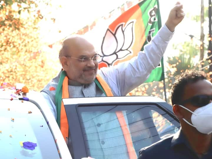 Muslim women welcome Amit Shah by showering flowers in Bhopla ANN MP News: भोपाल की सड़कों पर दिखा अमित शाह का जलवा, मुस्लिम महिलाओं ने फूल बरसा कर किया स्वागत