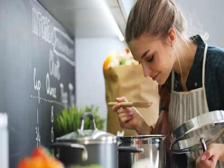 Cooking Myths: ਕੁਕਿੰਗ ਦਾ ਸ਼ੌਂਕ ਰੱਖਣ ਵਾਲਿਆਂ ਨੂੰ ਪਤਾ ਹੋਣੀਆਂ ਚਾਹੀਦੀਆਂ ਖਾਣਾ ਪਕਾਉਣ ਨਾਲ ਜੁੜੀਆਂ ਇਹ 5 ਮਿੱਥਸ Cooking Myths: ਕੁਕਿੰਗ ਦਾ ਸ਼ੌਂਕ ਰੱਖਣ ਵਾਲਿਆਂ ਨੂੰ ਪਤਾ ਹੋਣੀਆਂ ਚਾਹੀਦੀਆਂ ਖਾਣਾ ਪਕਾਉਣ ਨਾਲ ਜੁੜੀਆਂ ਇਹ 5 ਮਿੱਥਸ