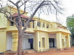 Visva-Bharati University में छात्र की मौत के बाद VC आवास के बाहर प्रदर्शन, राज्यपाल जगदीप धनखड़ से मांगी सिक्योरिटी