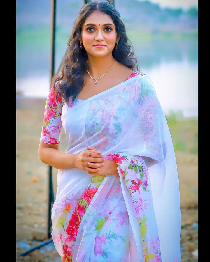 रिंकूने काही दिवसांपूर्वी सिंपल साडीमध्येही फोटो शेअर केले होते.(photo:iamrinkurajguru/ig)