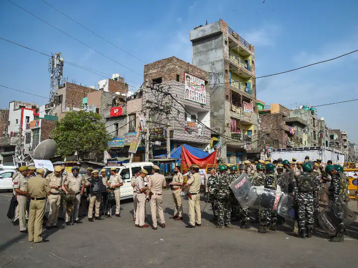 Delhi jahangirpuri Violence 8 days Police Remand to 5 accused including Ansar Jahangirpuri Violence : ਜਹਾਂਗੀਰਪੁਰੀ ਹਿੰਸਾ ਮਾਮਲੇ 'ਚ 9 ਦੋਸ਼ੀ ਅਦਾਲਤ 'ਚ ਹੋਏ ਪੇਸ਼, 5 ਨੂੰ 8 ਦਿਨ ਦੇ ਪੁਲਿਸ ਰਿਮਾਂਡ 'ਤੇ ਭੇਜਿਆ