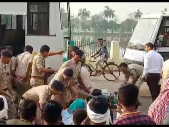Raipur News: रायपुर में संविदा विद्युत कर्मचारियों और पुलिसकर्मियों के बीच झड़प, अब हो रही वैधानिक कार्रवाई Raipur News: रायपुर में संविदा विद्युत कर्मचारियों और पुलिसकर्मियों के बीच झड़प, अब हो रही वैधानिक कार्रवाई