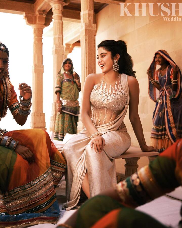 ఓ ఫోటో షూట్ కోసం బ్రైడల్ డ్రెస్ వేసిన జాన్వికపూర్ ని చూసేందుకు రెండు కళ్లు సరిపోవ్. ఈ ఫొటోలు సోషల్ మీడియాలో వైరల్ అవుతున్నాయి.