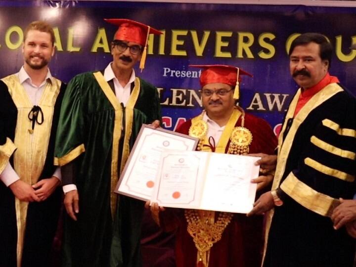 south western university give doctorate degree to Actor manobala and poochi murugan Manobala Doctorate Degree: மனோபாலா, பூச்சி முருகனுக்கு டாக்டர் பட்டம்.. அமெரிக்காவில் ஒரு அங்கீகாரம்..