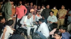 Alwar News: अलवर में मंदिर पर बुलडोजर का सियासी साइड इफेक्ट, राज्यसभा सांसद किरोड़ी लाल मीणा ने धरना देकर गहलोत सरकार पर साधा निशाना