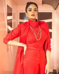 Sreemukhi: 'సరిగమప' టీవీ షో కోసం శ్రీముఖి స్టైలిష్ గెటప్