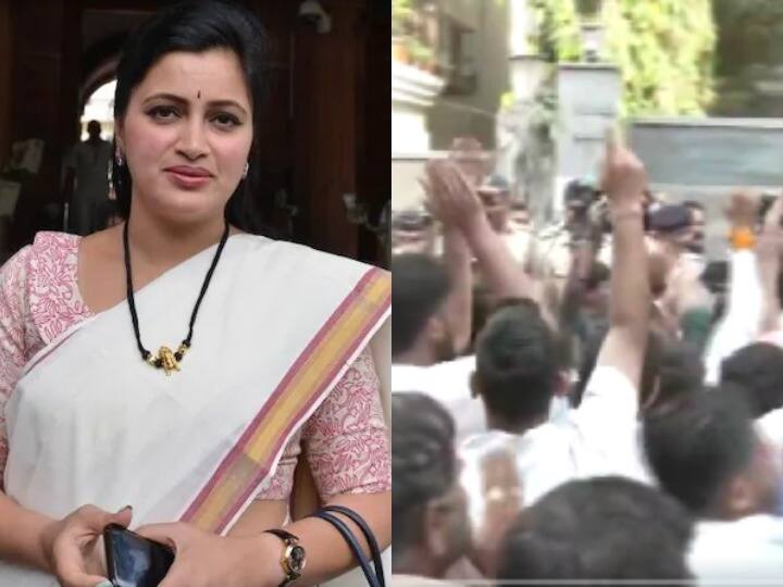 Mumbai News: हनुमान चालीसा पर राजनीति, राणा दंपति के घर के बाहर पहुंचे शिवसैनिकों ने लगाए मुर्दाबाद के नारे MP Navneet Rana adamant on reciting Hanuman Chalisa outside Matoshree, Shiv Sena workers protest Mumbai News: हनुमान चालीसा पर राजनीति, राणा दंपति के घर के बाहर पहुंचे शिवसैनिकों ने लगाए मुर्दाबाद के नारे
