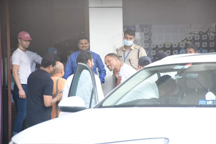 हालांकि विल स्मिथ किस कारण से भारत के दौरे पर आए हैं, इसे लेकर अभी कुछ भी जानकारी सामने नहीं आई है.