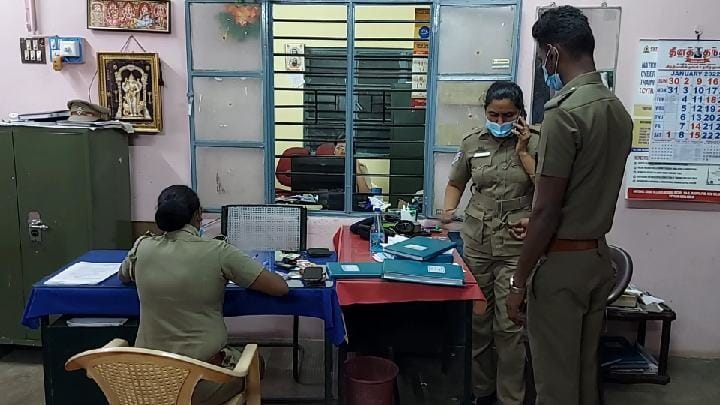 தருமபுரி அருகே பள்ளி மாணவிக்கு பாலியல் தொந்ததரவு - கணவன், மனைவி போக்சோவில் கைது