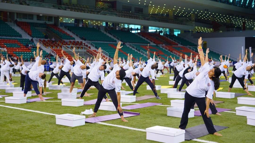 Yoga World Record: ১ শিবিরে ১১৪ দেশ, গিনেস রেকর্ড কাতারের যোগশিবিরের guinness world records, 114 nationalities took part in yoga lesson in Qatar Yoga World Record: ১ শিবিরে ১১৪ দেশ, গিনেস রেকর্ড কাতারের যোগশিবিরের