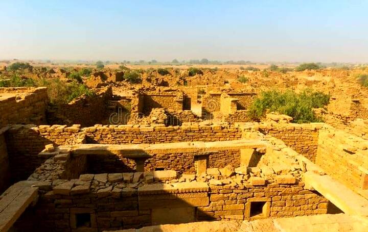 फिर अचानक इस गांव में कुछ ऐसा हुआ, जिसने सब कुछ बदल दिया. एक मान्यता के अनुसार यहां की रियासत के दीवान सालेम सिंह की नजर गांव के ब्राह्मण की पुत्री शक्ति मैया पर थी. वो उसके साथ विवाह करना चाहता था. वहीं दूसरी तरफ गांव के ब्राह्मण अपनी पुत्री का विवाह किसी दूसरी बिरादरी में नहीं करना चाहते थे.