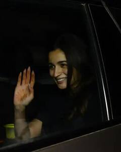 In Pics: ਵਿਆਹ ਮਗਰੋਂ ਕੁਝ ਇਸ ਅੰਦਾਜ਼ 'ਚ ਏਅਰਪੋਰਟ 'ਤੇ ਸਪੋਟ ਹੋਈ ਆਲੀਆ ਭੱਟ