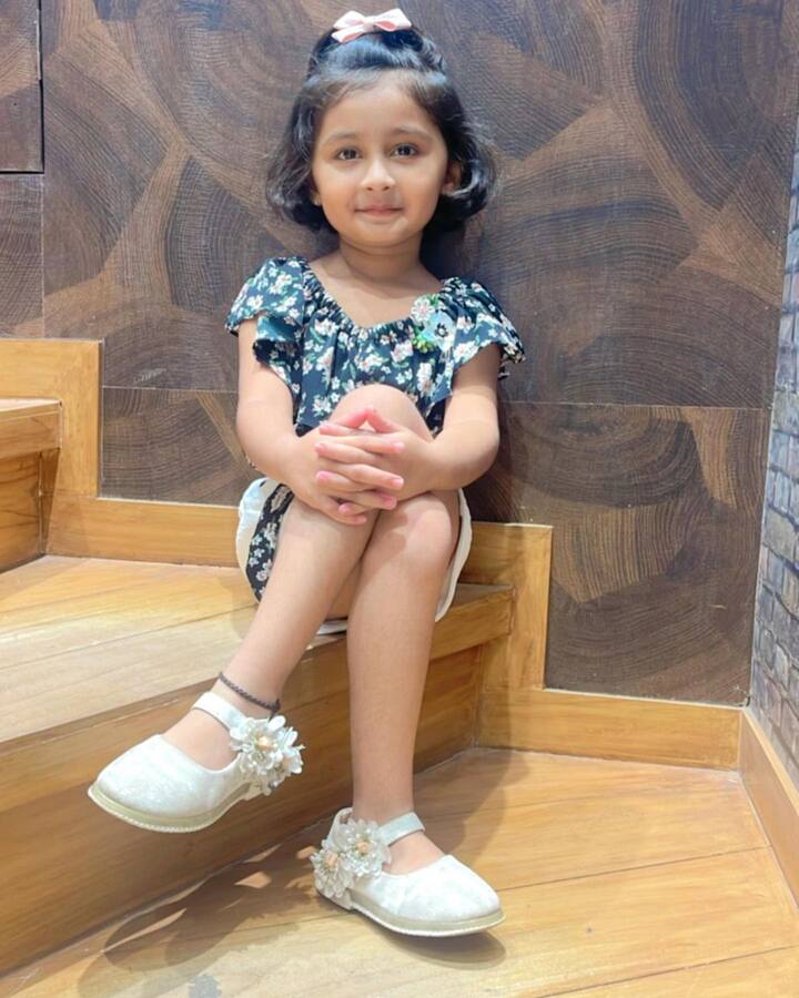 मायरा हि फक्त पाच वर्षांची आहे; तिच्या अभिनयाने ती सर्वांचं लक्ष वेधून घेते.(photo:_world_of_myra_official/ig)