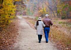 Walking After Meals : खाने के बाद टहलने से शरीर को मिलते हैं ढेरों फायदे