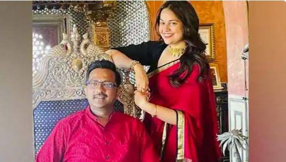 ਇਸ ਤੋਂ ਪਹਿਲਾਂ ਟੀਨਾ ਅਤੇ ਪ੍ਰਦੀਪ ਗਵਾਂਡੇ ਦੀ ਮੰਗਣੀ ਦੀਆਂ ਤਸਵੀਰਾਂ ਸੋਸ਼ਲ ਮੀਡੀਆ 'ਤੇ ਕਾਫੀ ਵਾਇਰਲ ਹੋਈਆਂ ਸਨ। ਇਨ੍ਹਾਂ ਤਸਵੀਰਾਂ ਨੇ ਕਾਫੀ ਸੁਰਖੀਆਂ ਬਟੋਰੀਆਂ ਸਨ।