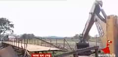 Jalpaiguri: নদীর চর দখল করে বিক্রির চেষ্টা! মাফিয়াদের তৈরি সেতু ভাঙল প্রশাসন| Bangla News