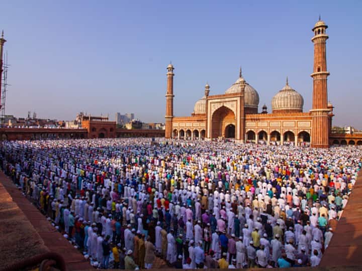 Eid al-Fitr 2022: Know Why the Date Changes Every Year on the Gregorian Calendar Eid al-Fitr 2022: Know Why Festival Date Changes Every Year On The Gregorian Calendar