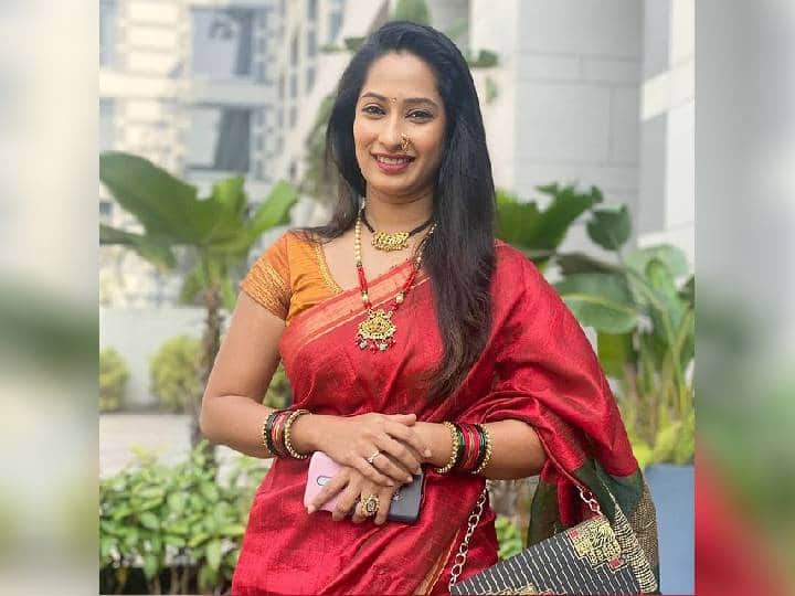 प्रिया मराठे केवळ अभिनेत्रीच नाही, तर उद्योजिका देखील आहे. अभिनेत्रीने स्वतःचा एक कॅफे देखील सुरु केला आहे. अभिनयासोबतच ती हा व्यवसाय देखील सांभाळते.