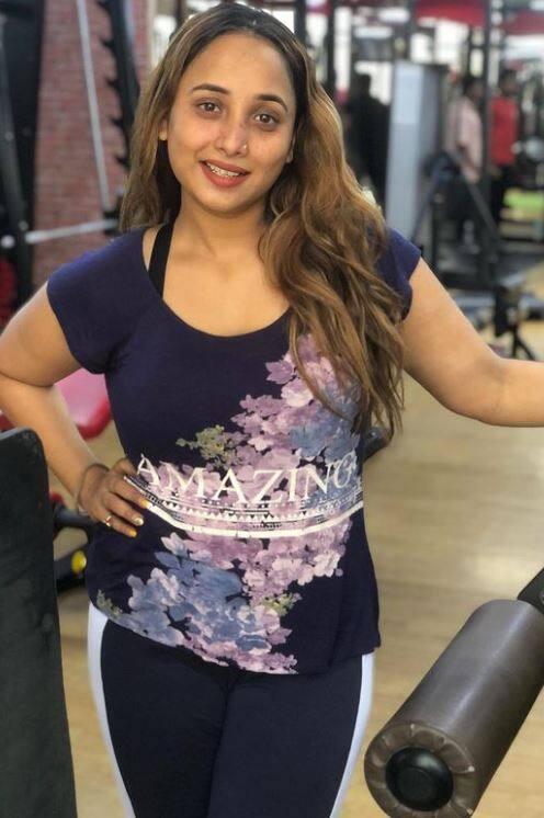 ਨਾਲ ਹੀ, ਰਾਣੀ ਆਪਣੇ ਪ੍ਰਸ਼ੰਸਕਾਂ ਨੂੰ ਫਿਟਨੈੱਸ ਲਈ ਪ੍ਰੇਰਿਤ ਕਰਦੀ ਨਜ਼ਰ ਆ ਰਹੀ ਹੈ