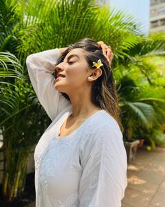 अक्षरा सिंह से लेकर मोनालिसा तक का सिंपल कुर्ती लुक है कमाल, आप भी ले सकती हैं समर टिप्स - देखें तस्वीरें