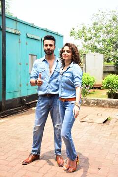 Ankita and Vicky: ডেনিম শার্ট আর জিন্সে ট্যুইনিং, ক্যামেরাবন্দি অঙ্কিতা-ভিকি