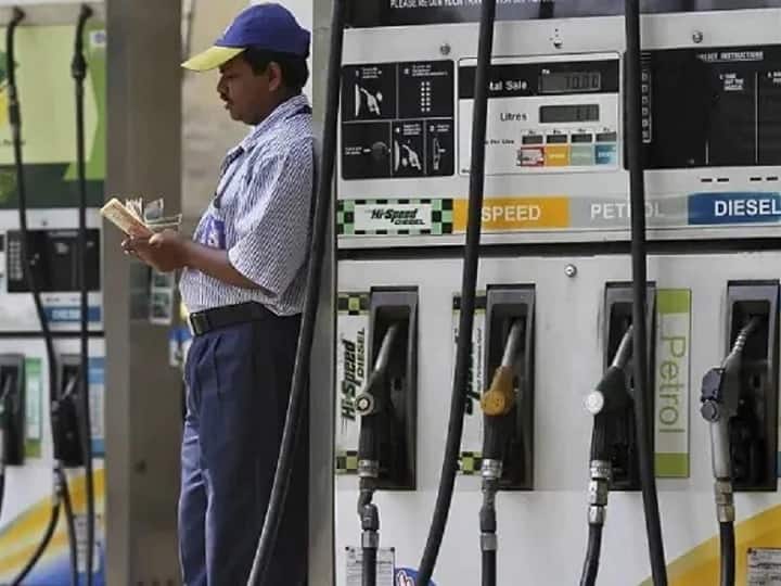 PM Urges States To Reduce Taxes On Fuel In Spirit Of Cooperative Federalism PM Modi on Petrol-Diesel Price: पेट्रोल-डीजल की कीमतों पर पीएम मोदी बोले, 'तेल की कीमतों पर VAT घटाए राज्य'