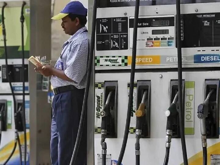 Petrol Price Today 24th April 2022 Know Fuel Price in your city Hyderabad Telangana Amaravati Andhra Pradesh Petrol Price Today 24th April 2022: వాహనదారులకు ఊరట, నేడు పలు నగరాలలో తగ్గిన పెట్రోల్, డీజిల్ ధరలు - లేటెస్ట్ రేట్లు ఇవీ