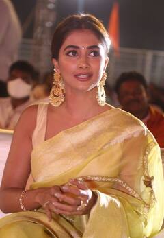 pooja hegde pics: தகதகவென மினுக்கும் ’பீஸ்ட்’ நாயகி...!