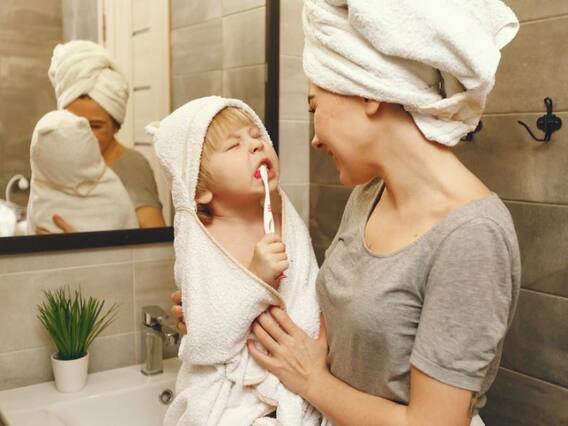Teething in Babies : बच्चों को दांत निकलने पर होती है कई समस्याएं, इन उपायों से करें उनकी परेशानी दूर Teething in Babies : बच्चों को दांत निकलने पर होती है कई समस्याएं, इन उपायों से करें उनकी परेशानी दूर