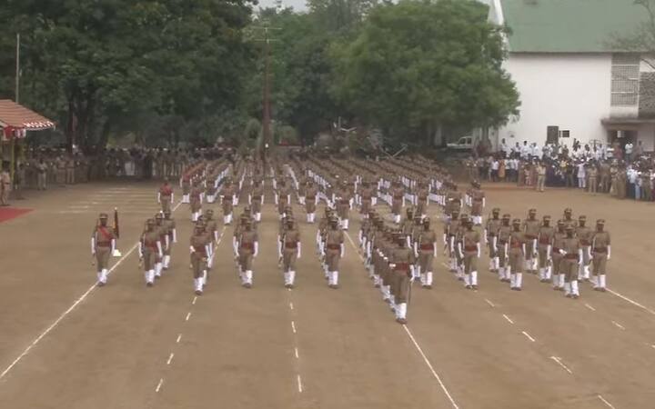 यावेळी प्रशिक्षणार्थी उपनिरीक्षकांनी संचलन केलं.