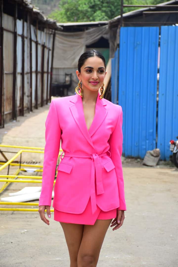 बेशक वो अक्सर अपने किरदार सादगी भरे निभाती हों, लेकिन जब उन्हें उन किरदरों से हटकर सोशल मीडिया पर देखा जाता हैं तो दर्शकों की आंखें खुली की खुली रह जाती हैं.