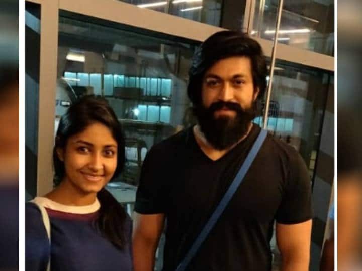 Know About KGF 2 Rocky Bhai’s Mother fame actress Archana Jois KGF 2 : यशपेक्षाही लहान, तरी ‘केजीएफ 2’मध्ये साकारली ‘रॉकी भाई’च्या आईची भूमिका! जाणून घ्या ‘या’ अभिनेत्रीबद्दल...