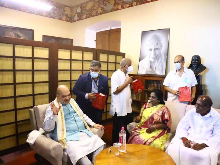 Union Home Minister along with Puducherry Lieutenant Governor and Chief Minister N Rangaswamy at Aurobindo Ashram in Puducherry. (Image: Twitter/Dr Tamilisai Soundararajan)