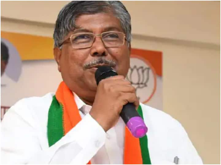 Bjp Leader Chandrakant Patil criticism on State Govt on Petrol Diesel Price  Chandrakant Patil :  उद्धव ठाकरेंनी महागाईवर भाषण देण्यापेक्षा पेट्रोल डिझेलवरील कर कमी करावेत, चंद्रकांत पाटलांची मागणी