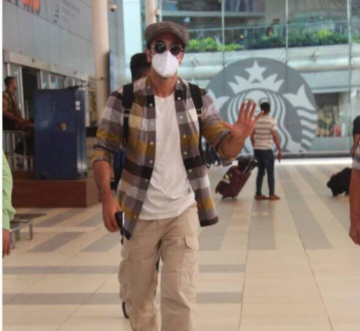 ਸਾਊਥ ਫਿਲਮ ਇੰਡਸਟਰੀ ਦੀ ਸਨਸਨੀ ਕਹੇ ਜਾਣ ਵਾਲੇ ਰਣਬੀਰ ਕਪੂਰ ਅਤੇ ਰਸ਼ਮੀਕਾ ਮੰਦਾਨਾ ਪਹਿਲੀ ਵਾਰ ਪਰਦੇ 'ਤੇ ਇਕੱਠੇ ਨਜ਼ਰ ਆਉਣ ਵਾਲੇ ਹਨ।