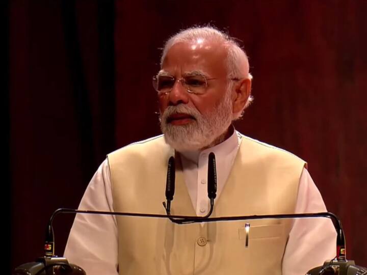 Prime Minister Narendra Modi attend the first Lata Deenanath Mangeshkar Award in Mumbai Lata Deenanath Mangeshkar Award: 'इस बार राखी पर नहीं होंगी लता दीदी', पहला सम्मान मिलने के बाद बोले पीएम मोदी