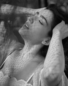 Sara Ali Khan Photo: ब्लैक एंड व्हाइट फोटो में भी गजब की खूबसूरत लगीं सारा अली खान, तस्वीरें देख आप भी हो जाएंगे दीवानें !