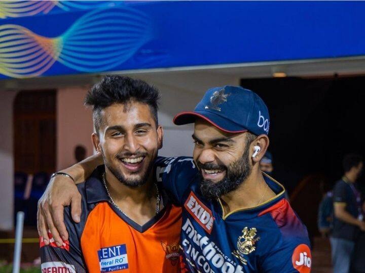 RCB Vs SRH: umran malik and virat kohli photo Viral RCB Vs SRH: 'रन मशीन' विराट कोहली आणि 'श्रीनगर एक्स्प्रेस' उमरान मलिकचा फोटो व्हायरल 