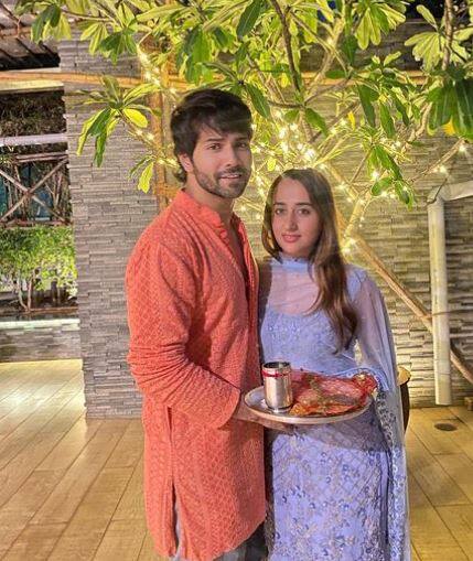 आज उनके बर्थडे पर हम आपको उनकी लवस्टोरी से जुड़ी कुछ खास बातें बता रहे हैं. वरुण धवन ने 24 जनवरी 2021 में नताशा दलाल से शादी की थी. वरुण ने शादी पहले कई साल तक नताशा को डेट किया था.