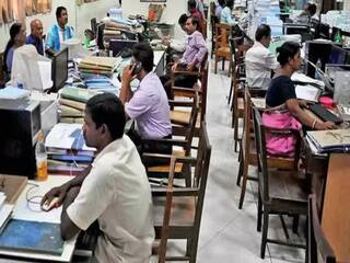 Ministry of Labour: નોકરી શોધનારાઓ માટે મોટા સમાચાર, શ્રમ મંત્રાલયે આપી છે આ મહત્વપૂર્ણ માહિતી, શું તમને મળી રહ્યા છે 1,55,000 રૂપિયા?