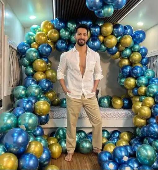 બોલિવૂડ એક્ટર વરુણ ધવન આજે પોતાનો 35મો જન્મદિવસ ઉજવી રહ્યો છે. વરુણે સોશિયલ મીડિયા પર એક તસવીર પોસ્ટ કરીને કહ્યું કે તેનો જન્મદિવસ ખાસ છે કારણ કે તે વર્કિંગ બર્થ ડે છે.