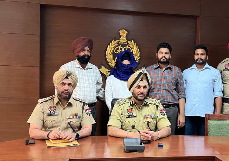 Punjab Police Team AGTF Arrests Most Wanted Terrorist Charanjit Patialvi From Dera Bassi ਵੱਡੀ ਕਾਰਵਾਈ! ਪੰਜਾਬ ਪੁਲਿਸ ਦੀ ਟੀਮ AGTF ਨੇ ਡੇਰਾਬੱਸੀ ਤੋਂ ਮੋਸਟ ਵਾਂਟੇਡ ਅੱਤਵਾਦੀ ਚਰਨਜੀਤ ਪਟਿਆਲਵੀ ਨੂੰ ਕੀਤਾ ਗ੍ਰਿਫਤਾਰ