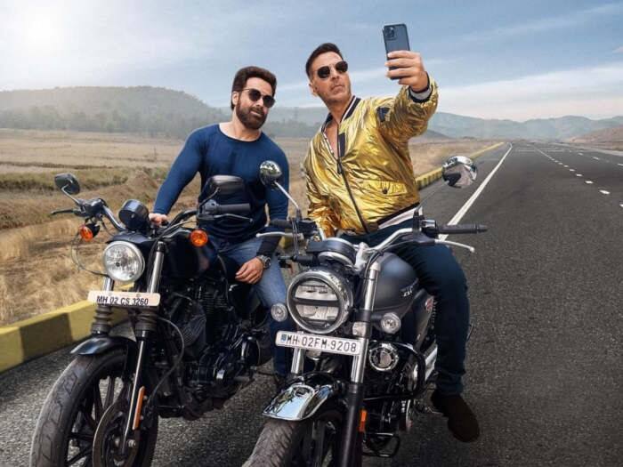 अक्षय कुमार, इमरान हाशमी की फिल्म सेल्फी भी इसी साल रिलीज होने जा रही है. यह फिल्म भी सुपरहिट साउथ फिल्म ड्राइविंग लाइसेंस की रीमेक है.