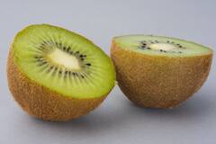 Kiwi Fruit Benefits : किवी फळ आहे आरोग्यासाठी गुणकारी, जाणून घ्या किवीचे फायदे
