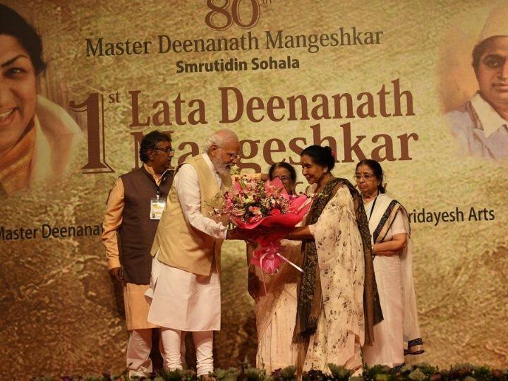 ज्येष्ठ गायिका आशा भोसले, उषा मंगेशकर आणि आदिनाथ मंगेशकर यांच्या हस्ते त्यांना हा पुरस्कार प्रदान करण्यात आला आहे. या कार्यक्रमात मंगेशकर कुटुंबीयांसोबत राज्याचे राज्यपाल भगतसिंह कोश्यारी, माजी मुख्यमंत्री आणि विधानसभा विरोधी पक्ष नेते देवेंद्र फडणवीस, मंत्री सुभाष देसाई उपस्थित होते.