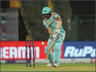 LSG vs MI: टी20 में टेस्ट जैसी बल्लेबाज़ी कर रहे थे मनीष पांडे, फैंस बोले- यह मुंबई के लिए खेल रहा है